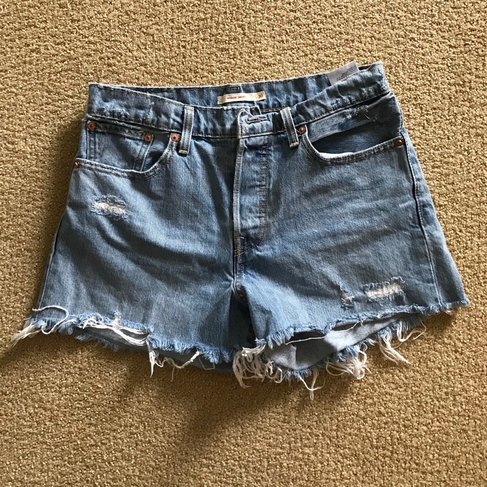 Levi’s Wedgie shorts size 30 (runs small)